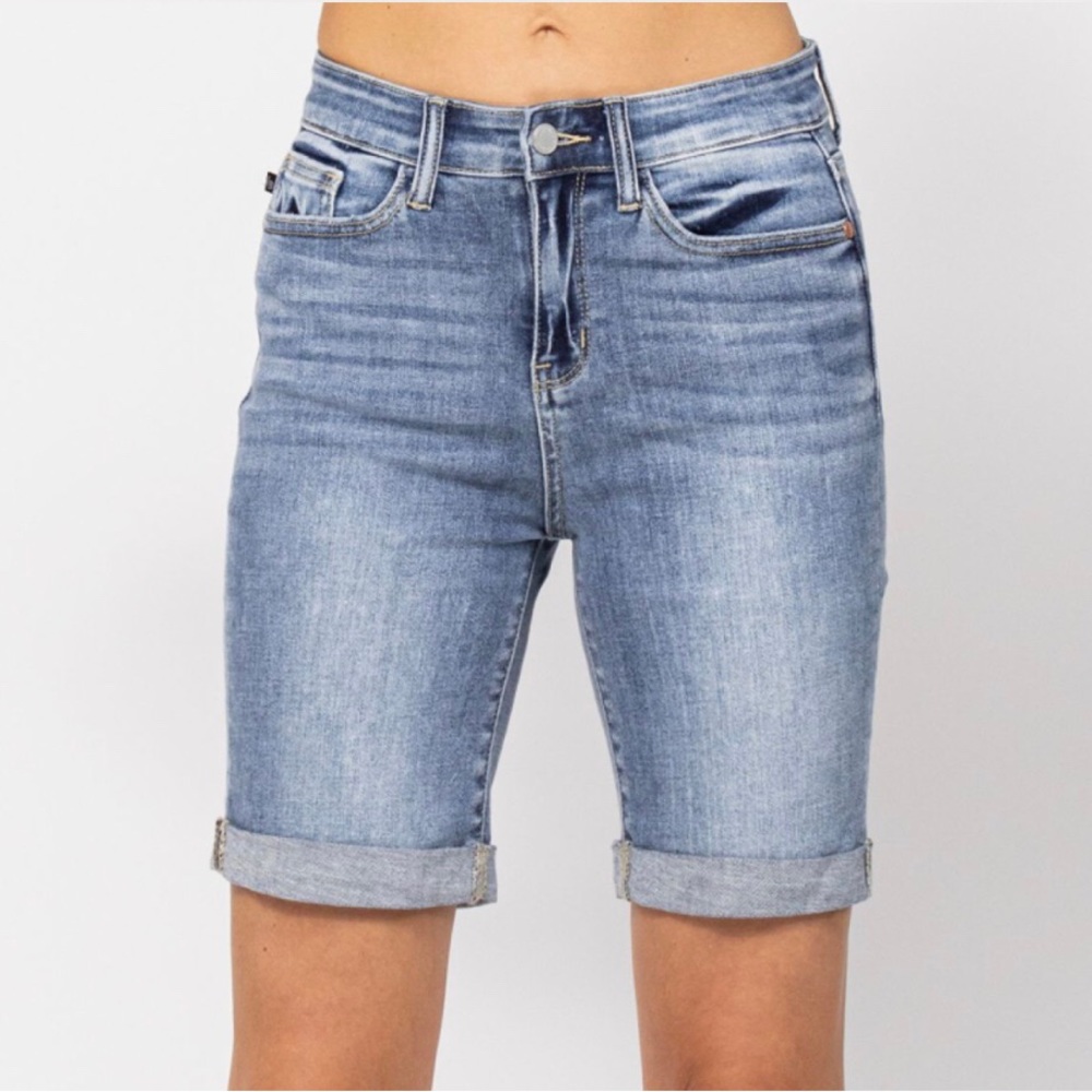 🆕 Judy Blue Hi Rise Cuffed LT Bermuda